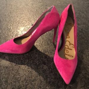 Pink pumps